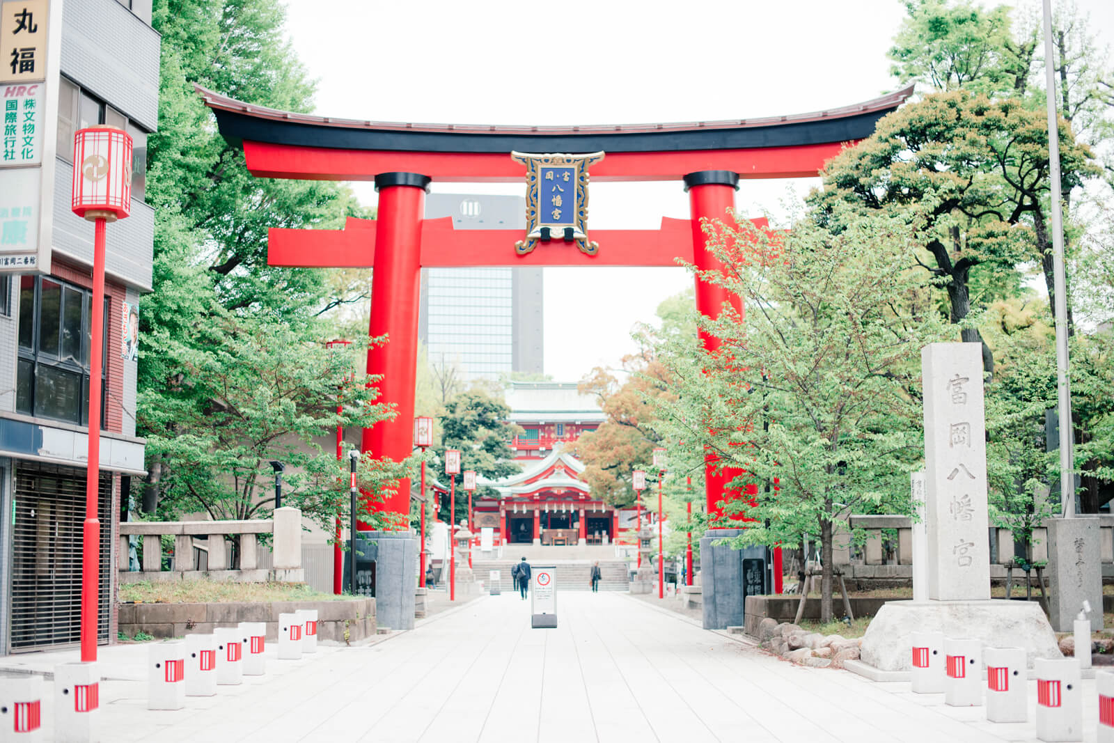 富岡八幡宮 商店街に面した鳥居