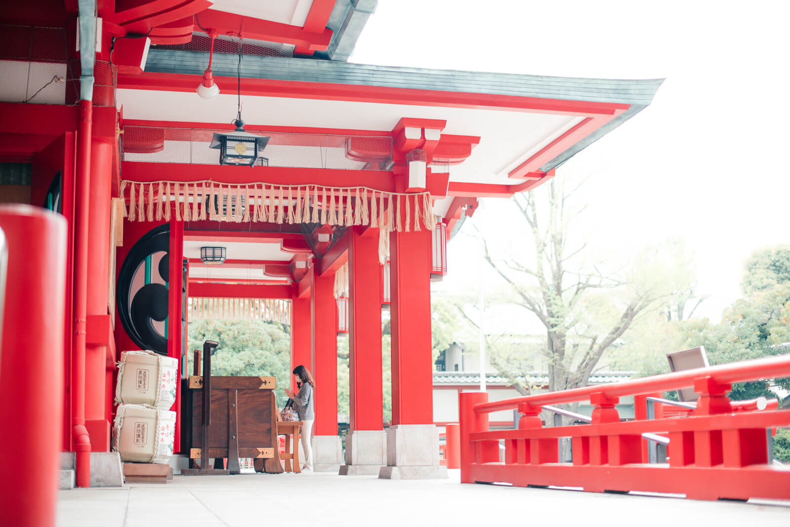 富岡八幡宮 本殿 参拝者