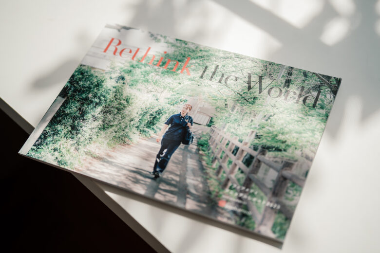 ソフィアメディ様のアニュアルレポートの撮影全般を担当させていただきました。